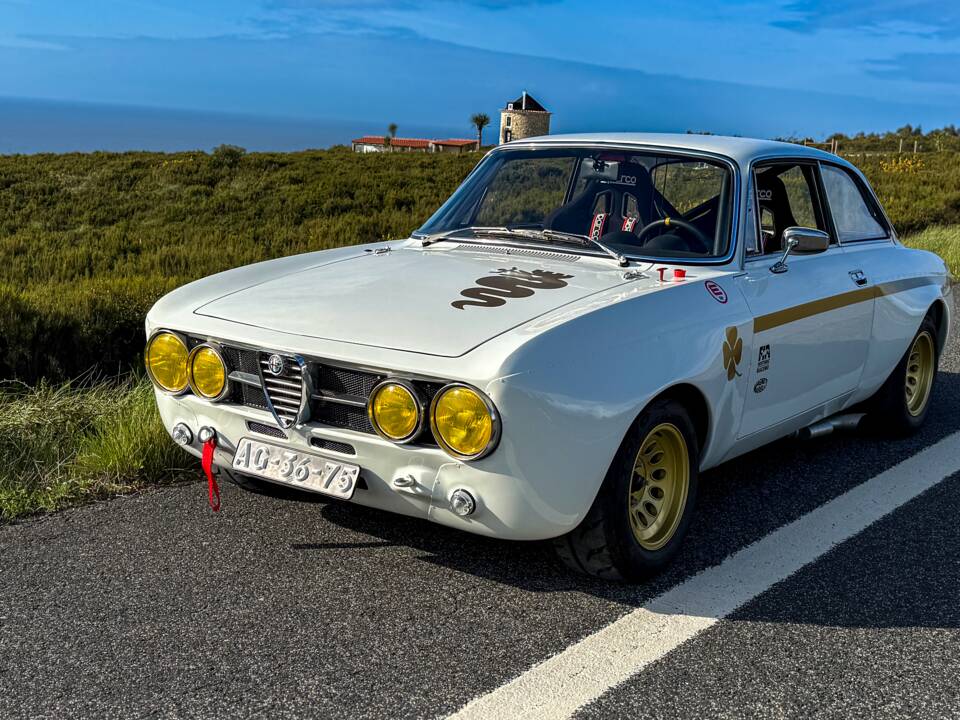 Image 3/99 of Alfa Romeo Giulia 1750 GT Am (1971)