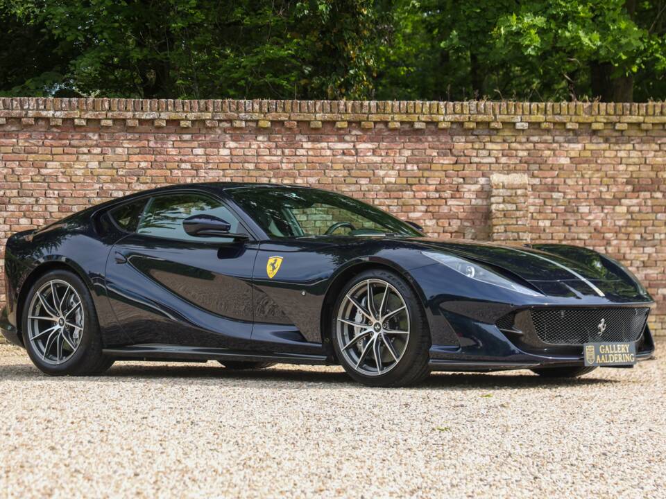 Image 27/50 of Ferrari 812 Superfast (2020)