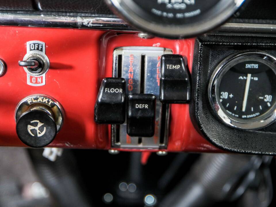 Image 28/50 of Volvo P 123 GT (1968)