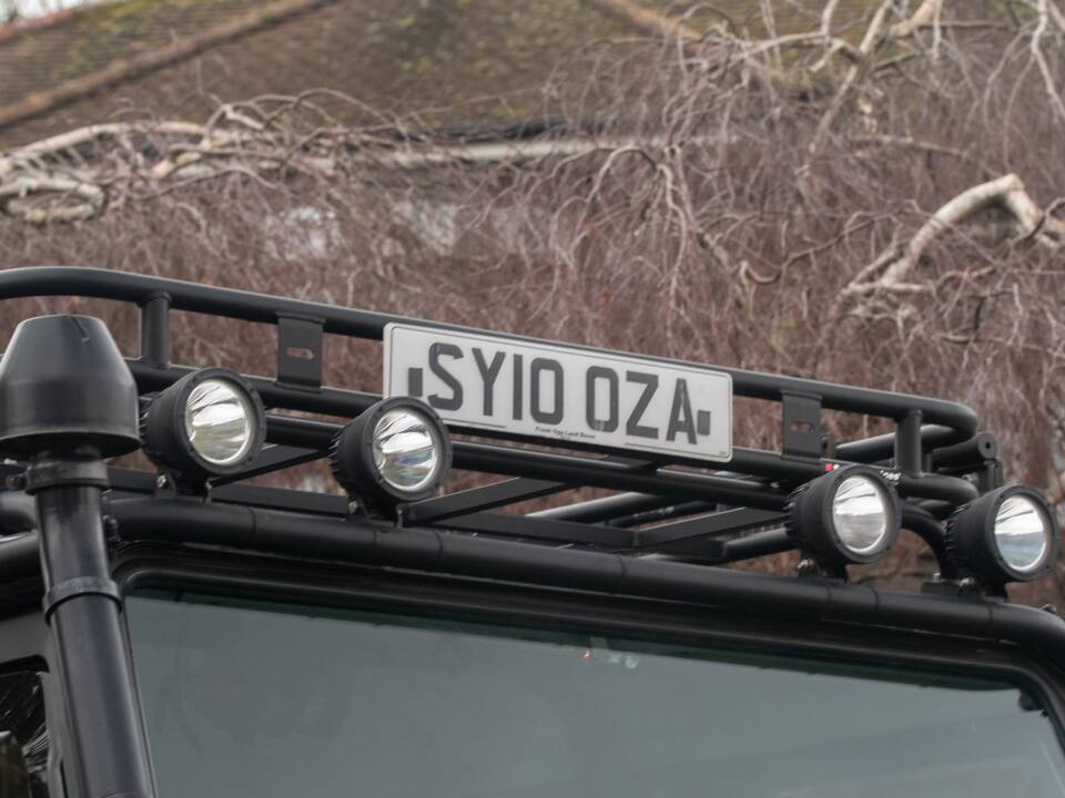 Image 34/50 de Land Rover Defender 110 Crew Cab SE (2010)