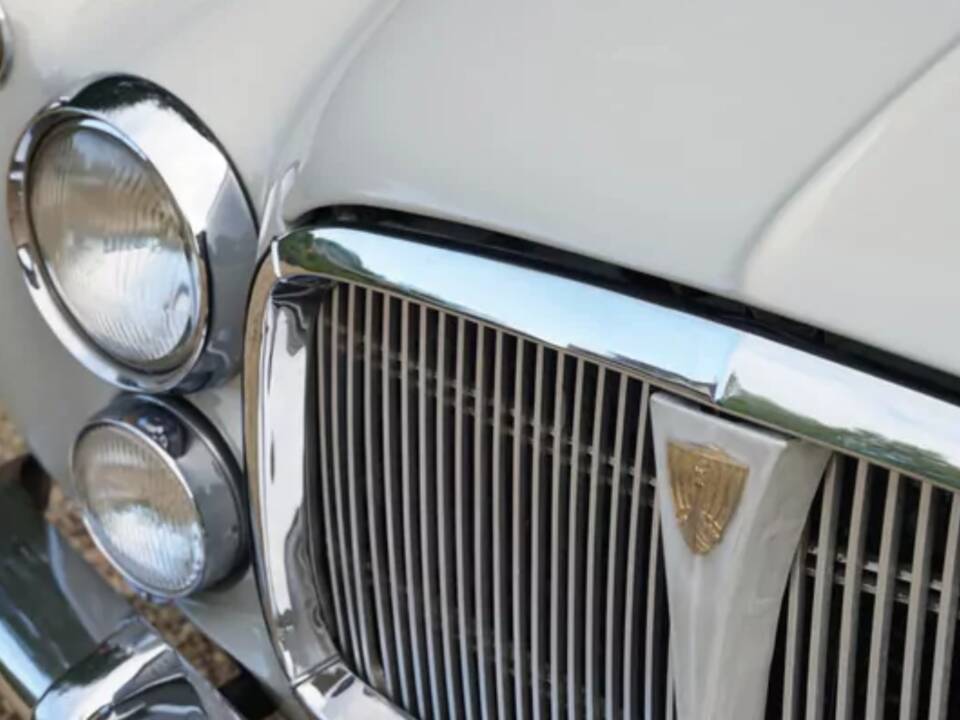 Image 35/37 of Rover 3.5 Litre Coupe (1970)
