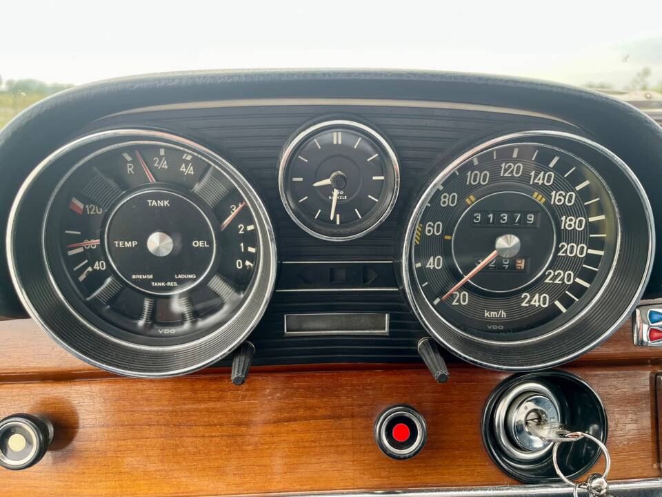 Image 15/19 de Mercedes-Benz 280 S (1971)