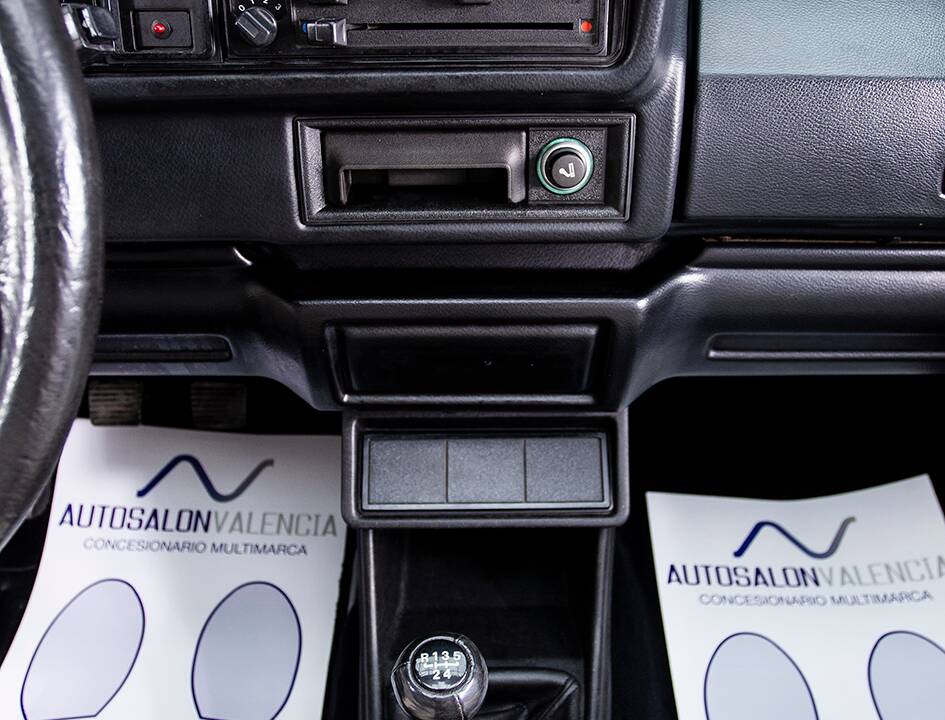 Image 23/37 of Volkswagen Golf Mk I Convertible 1.8 (1990)