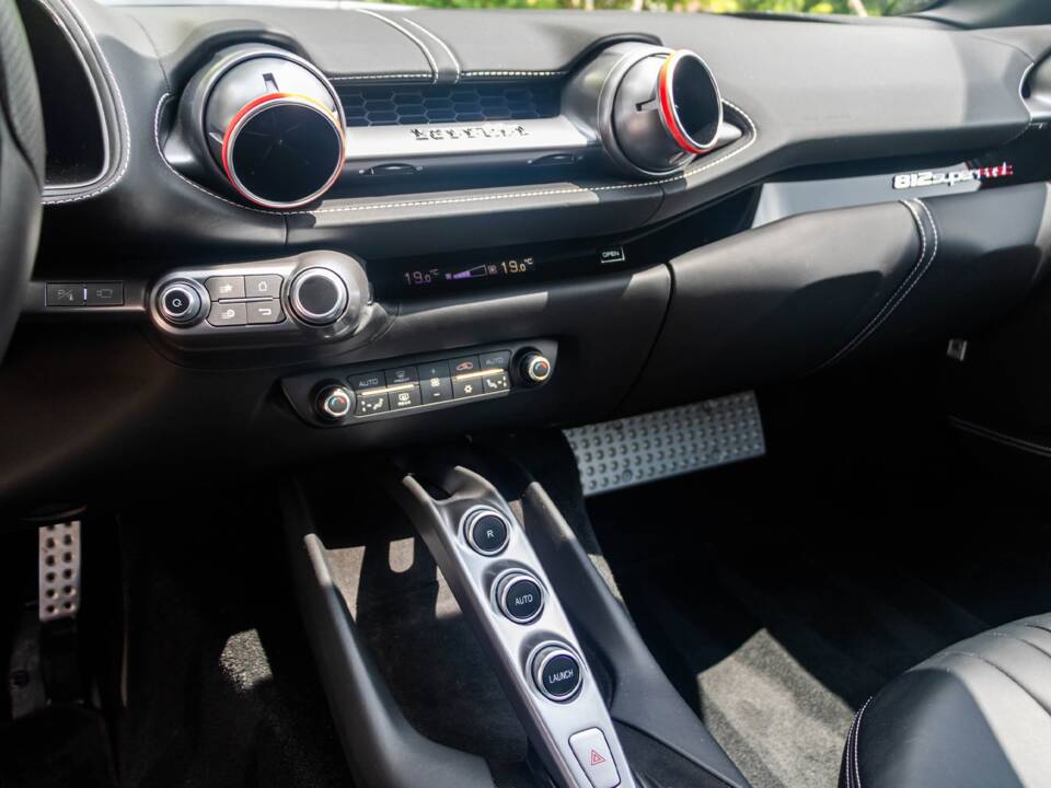Imagen 11/15 de Ferrari 812 Superfast (2018)