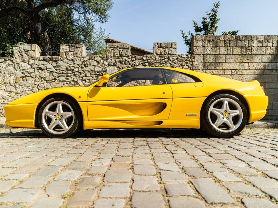 Immagine 9/33 di Ferrari F 355 Berlinetta (1995)