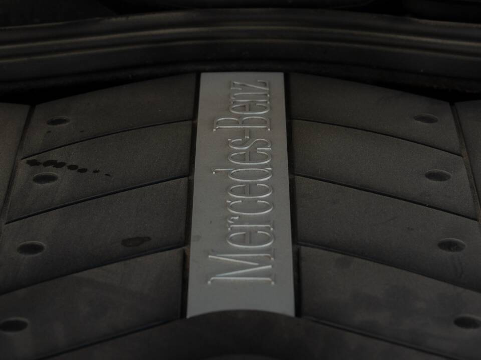 Image 42/50 of Mercedes-Benz CL 500 (2002)