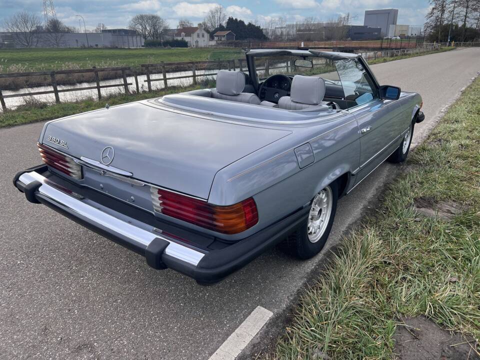 Image 5/8 de Mercedes-Benz 380 SL (1982)