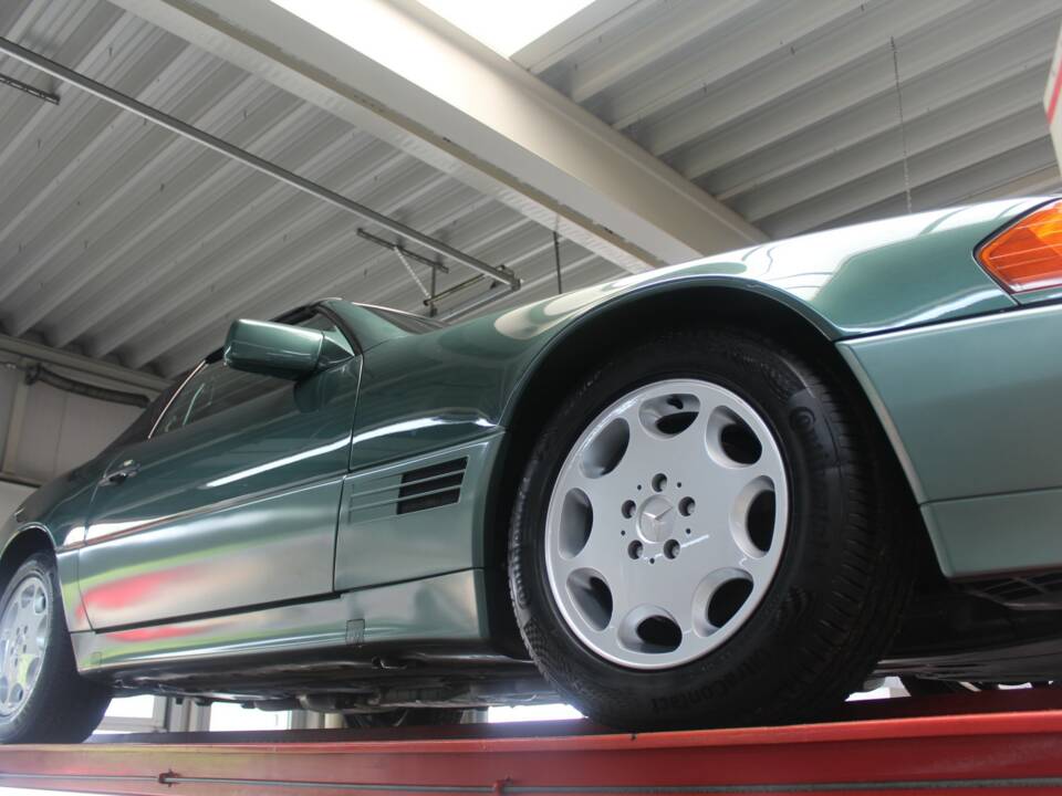 Afbeelding 9/50 van Mercedes-Benz 300 SL-24 (1992)