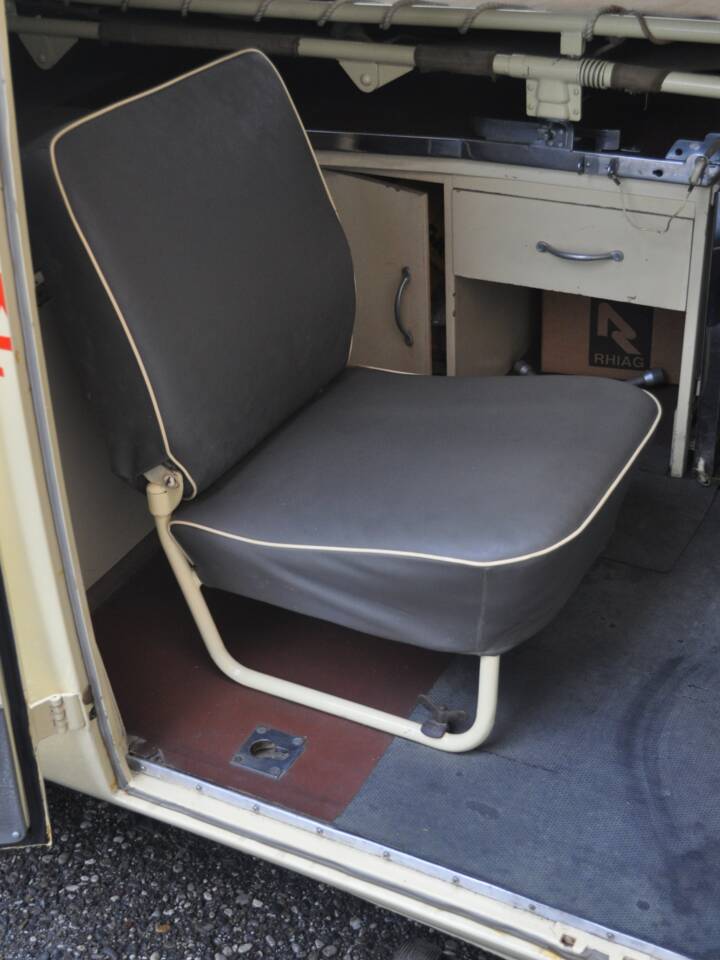 Image 14/31 of Volkswagen T1 minibus (1962)
