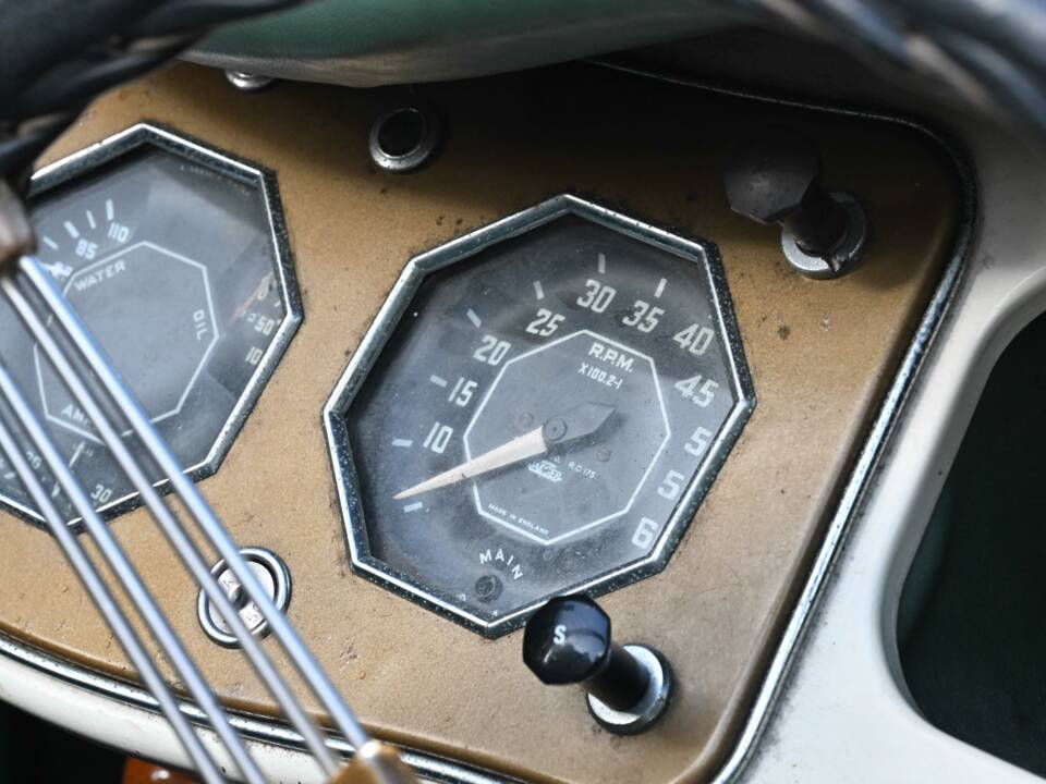 Image 17/50 of MG TF 1500 (1954)