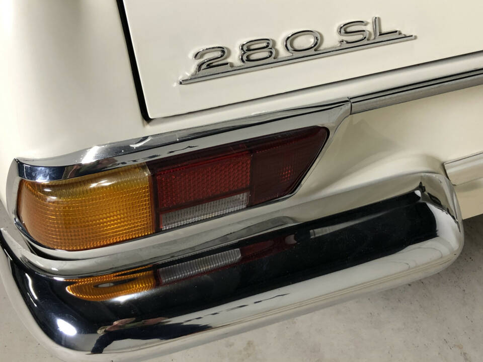 Image 14/25 of Mercedes-Benz 280 SL (1969)