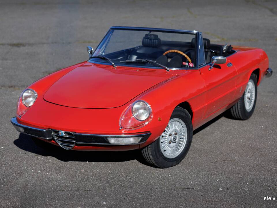 Image 4/43 of Alfa Romeo Spider Veloce 2000 (1976)