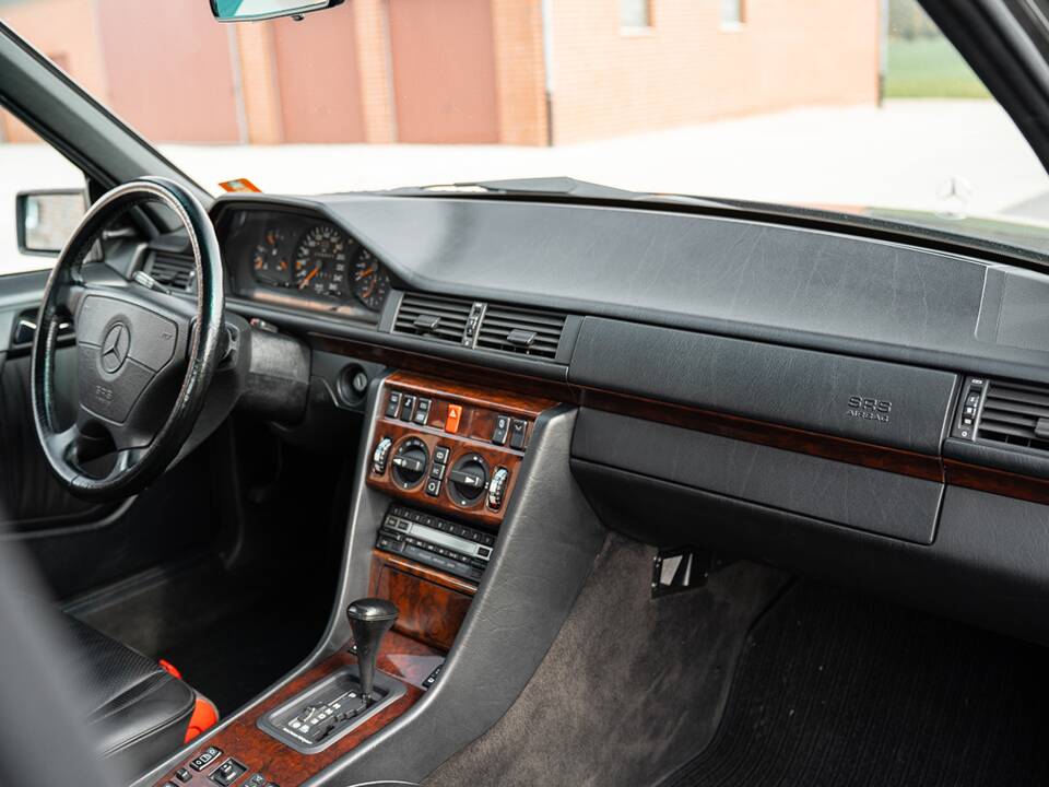 Bild 42/61 von Mercedes-Benz 500 E (1992)