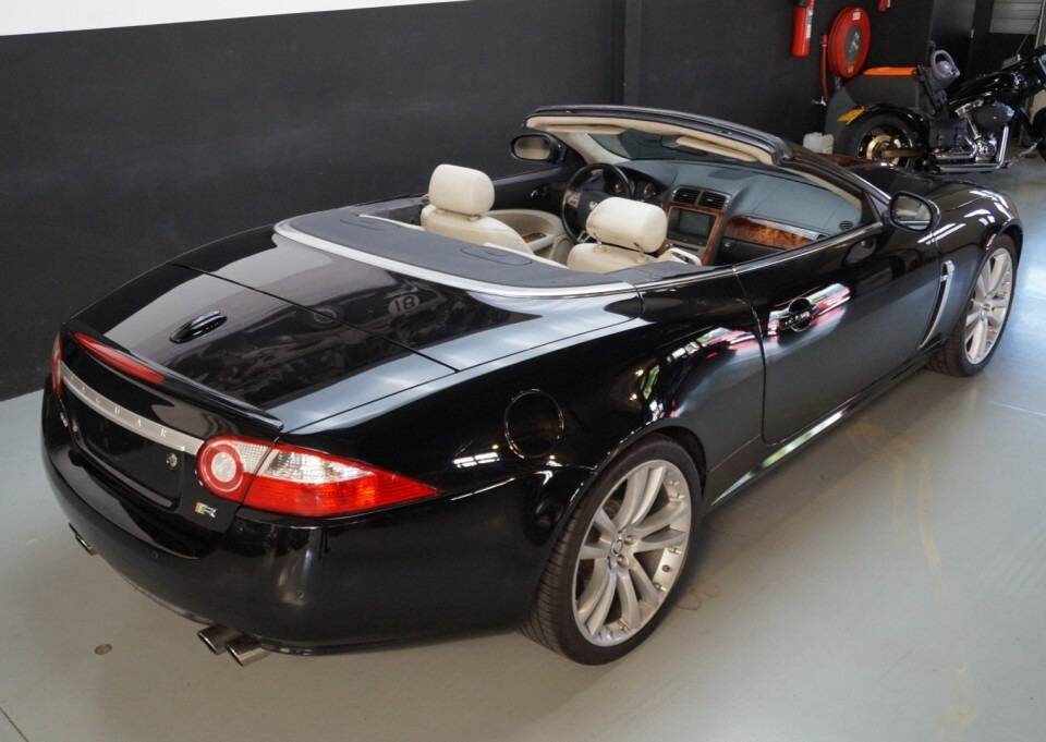 Image 20/65 of Jaguar XKR (2009)