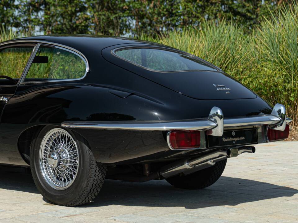 Image 25/50 de Jaguar E-Type (1968)