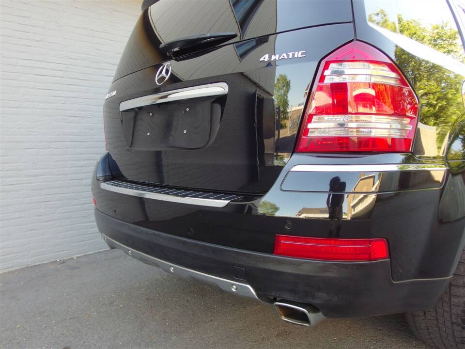 Image 18/100 of Mercedes-Benz GL 550 4MATIC (2008)