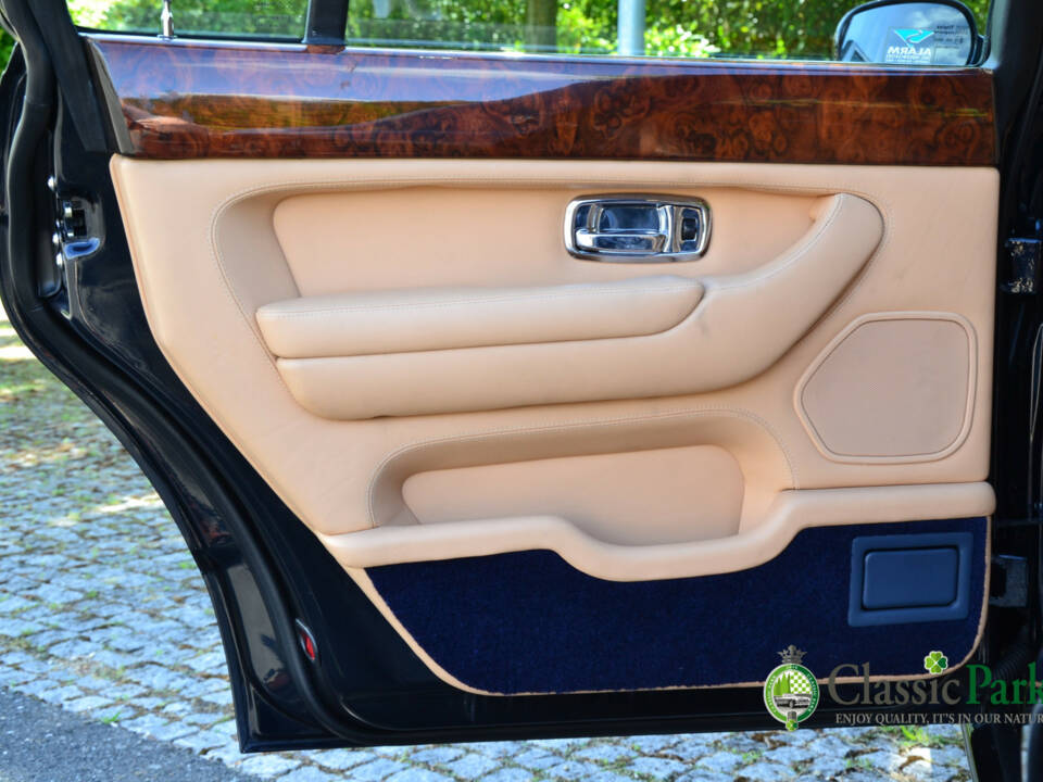 Image 16/50 of Bentley Arnage Green Label (1999)