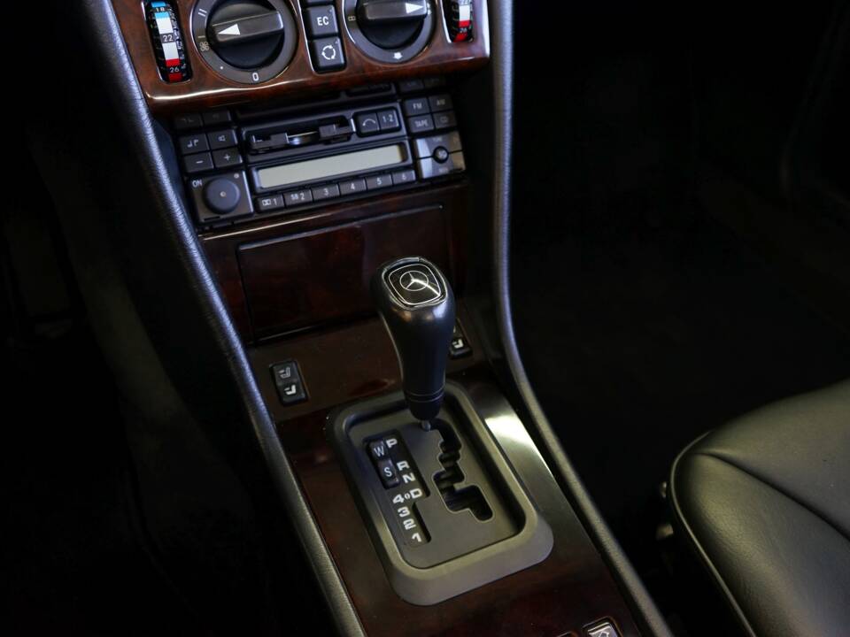 Bild 29/69 von Mercedes-Benz E 320 "Final Edition" (1997)