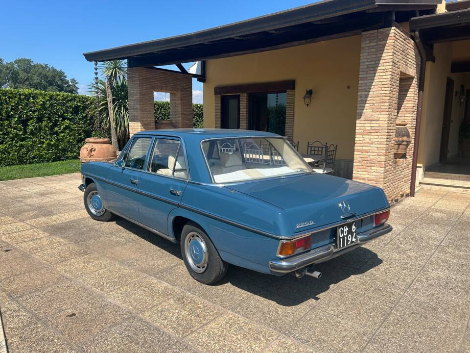 Bild 3/5 von Mercedes-Benz 220 D (1972)