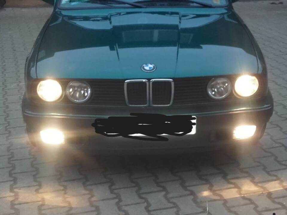 Image 5/6 of BMW 316i Touring (1993)