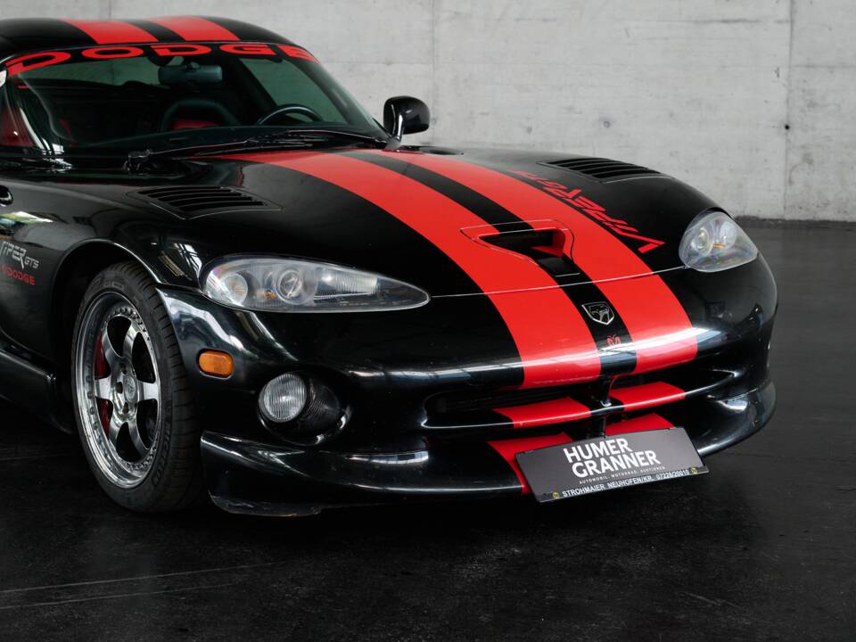 Image 25/50 of Dodge Viper GTS (2005)