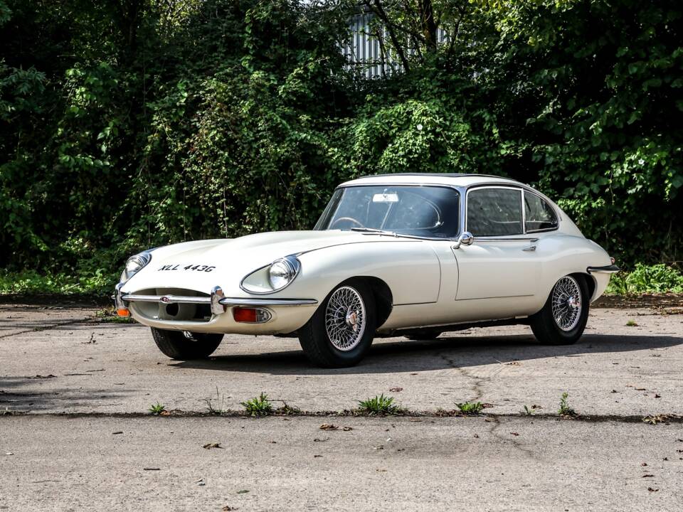 Image 21/33 of Jaguar E-Type (2+2) (1968)