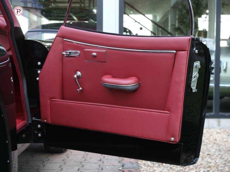 Image 18/50 of Jaguar XK 150 3.4 S OTS (1958)