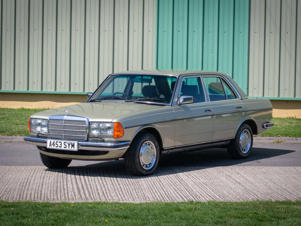 Immagine 7/29 di Mercedes-Benz 280 E (1983)