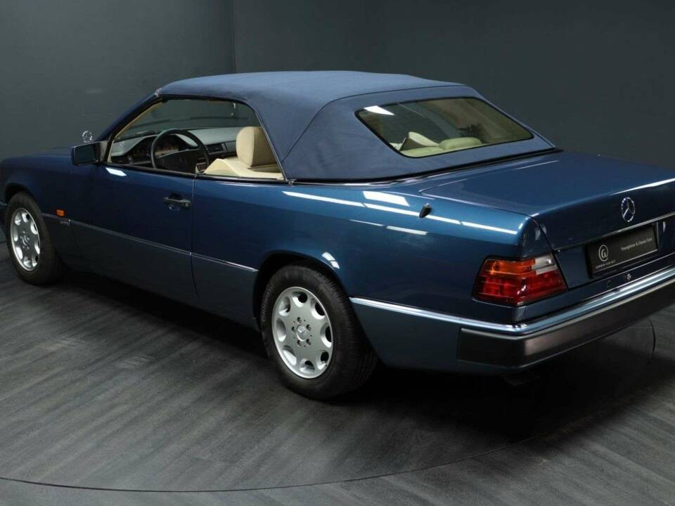 Bild 4/30 von Mercedes-Benz 300 CE-24 (1993)