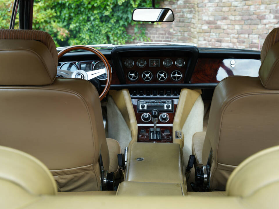 Image 24/50 of Jensen Interceptor MK III (1976)