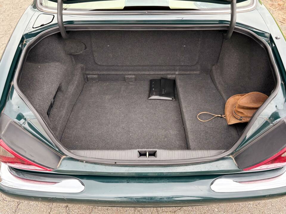 Immagine 14/14 di Jaguar XJ 8 Executive (1998)