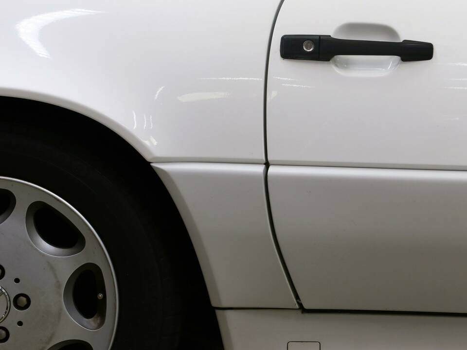 Image 19/27 of Mercedes-Benz SL 500 (1993)