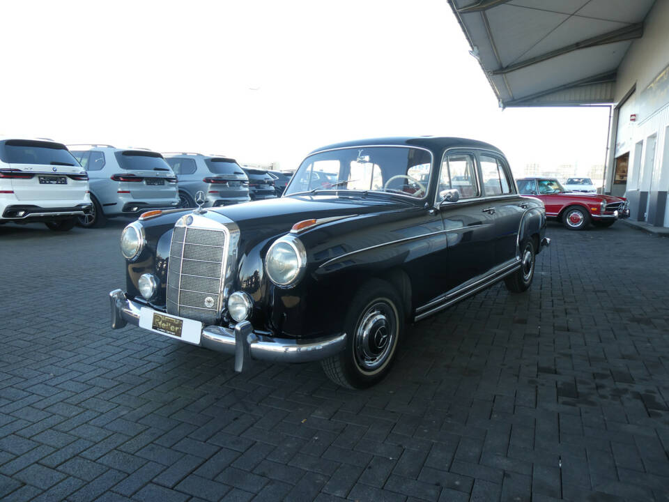 Afbeelding 3/28 van Mercedes-Benz 220 S (1956)