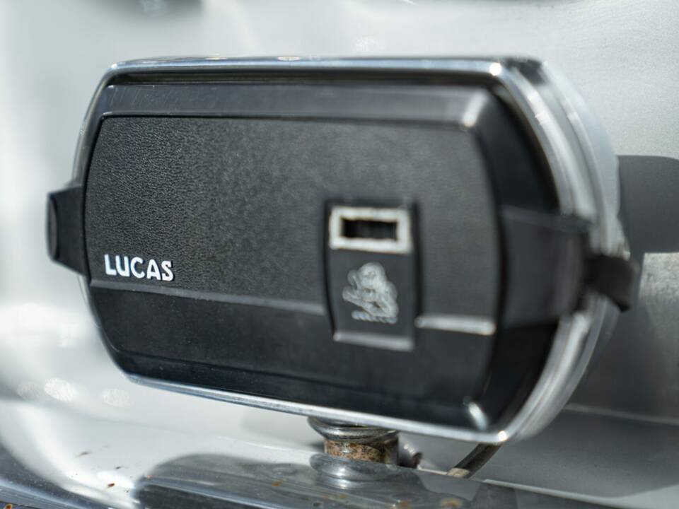 Image 19/50 of Bentley T 1 (1975)