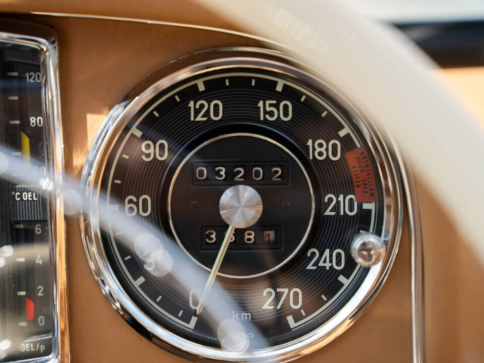 Immagine 29/38 di Mercedes-Benz 300 SL Roadster (1961)