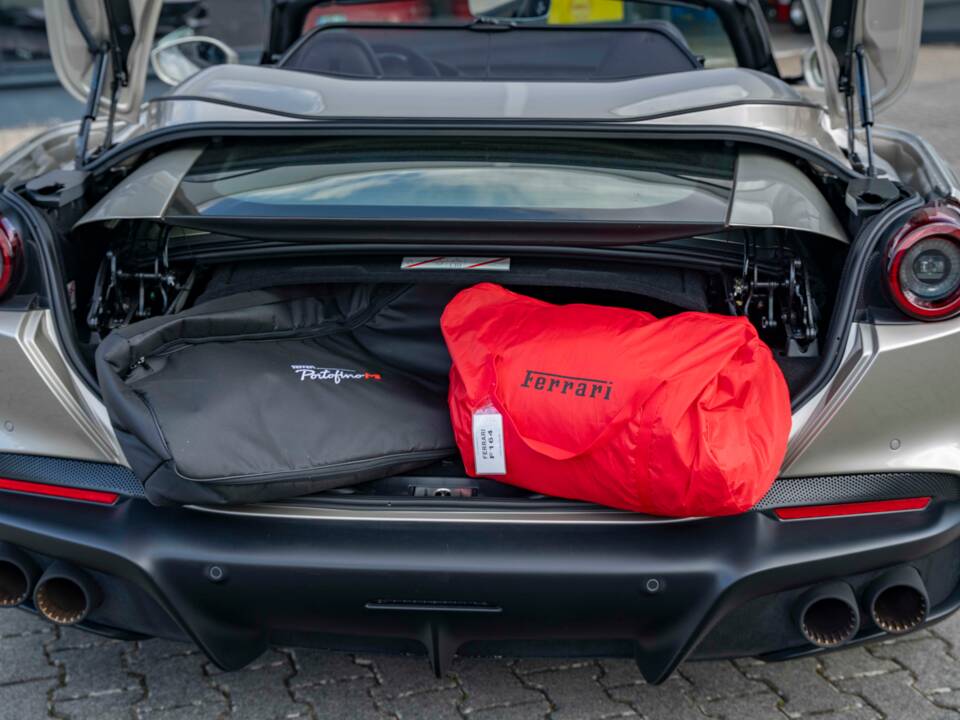Image 36/44 of Ferrari Portofino M (2022)