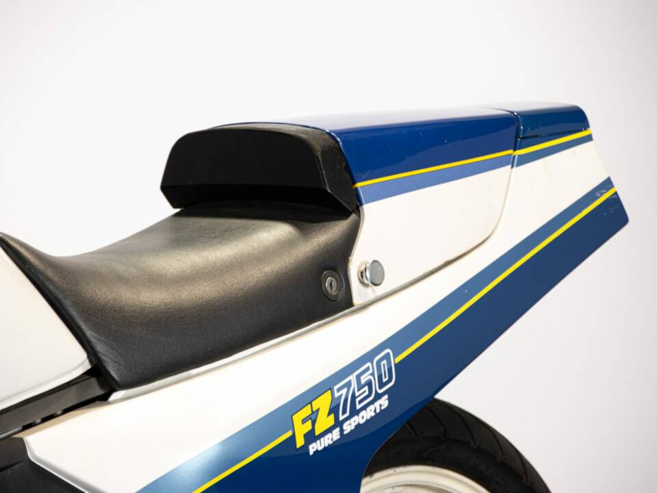 Image 50/50 of Yamaha FZ 750 (1986)