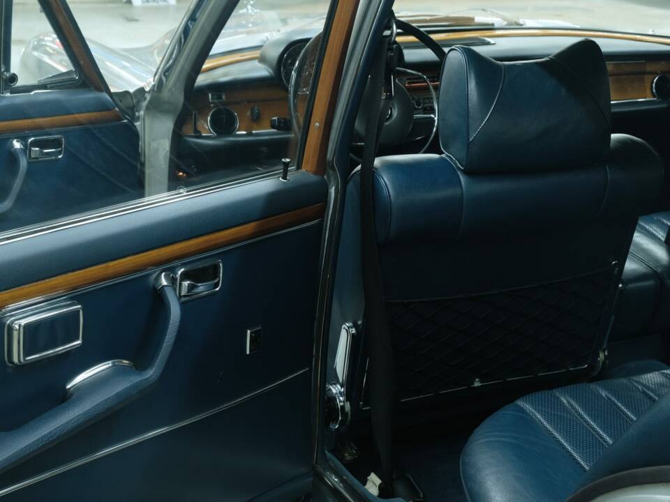 Image 25/50 of Mercedes-Benz 300 SEL 3.5 (1972)