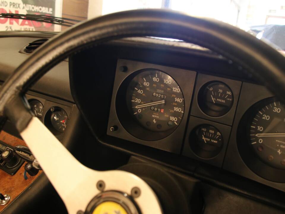 Immagine 30/34 di Ferrari 400 GT/4 2+2 (1977)