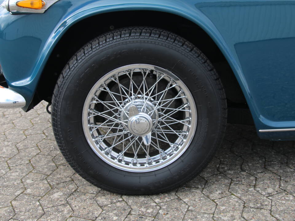Image 17/72 of Triumph TR 250 (1968)