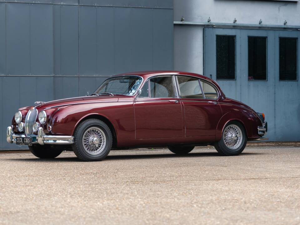 Image 1/49 of Jaguar Mk II 3.4 (1967)