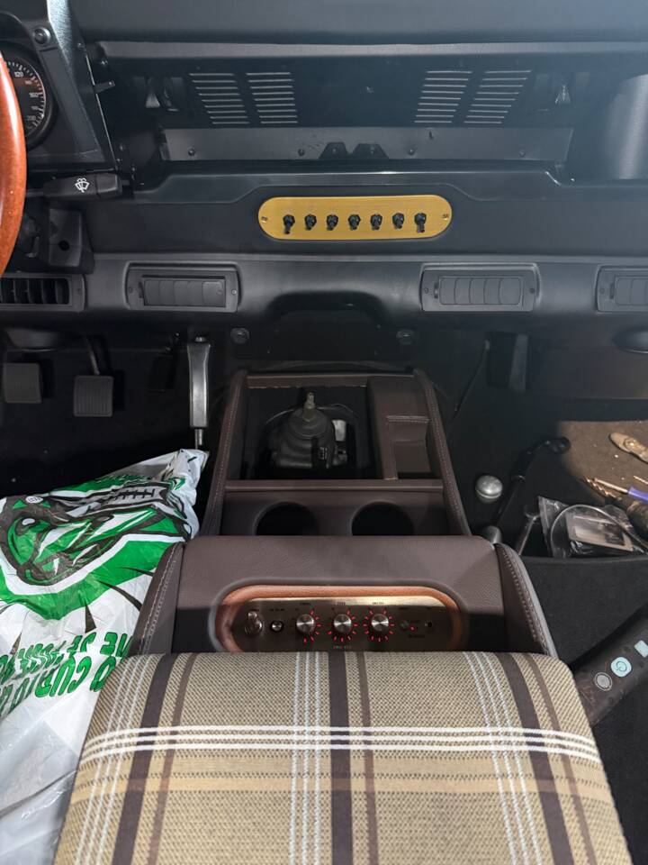 Image 9/23 of Land Rover 90 (1986)