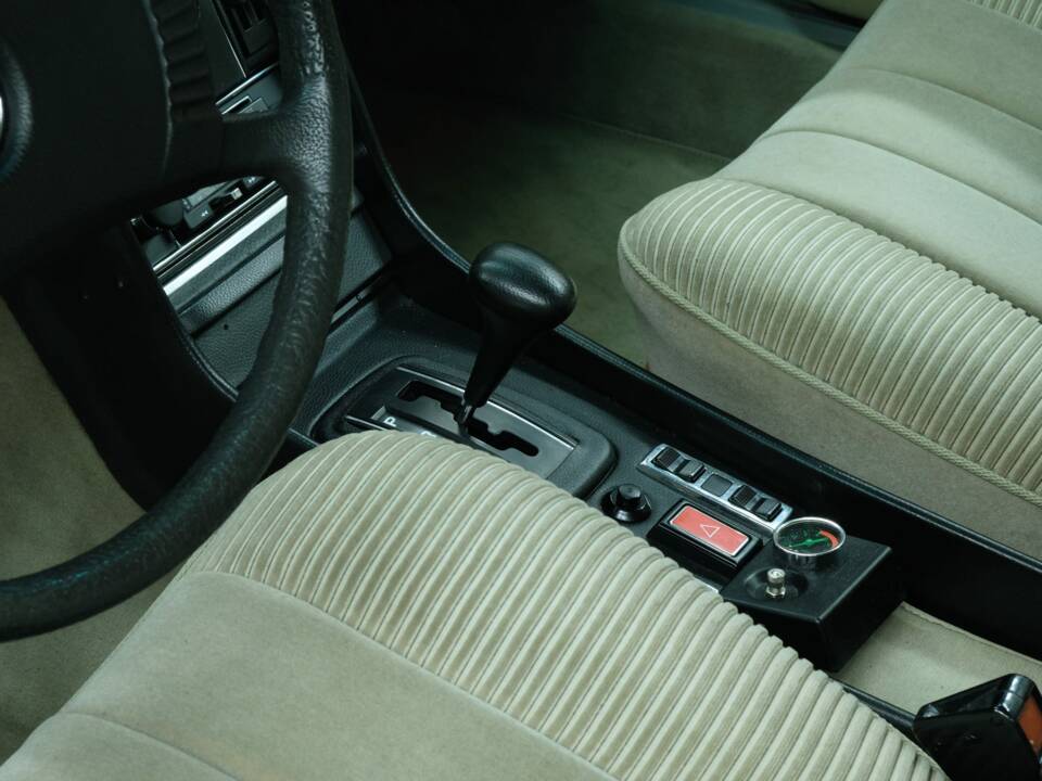 Image 26/50 de Mercedes-Benz 450 SEL 6,9 (1975)