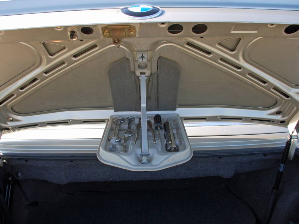 Afbeelding 23/25 van BMW 320i (1990)
