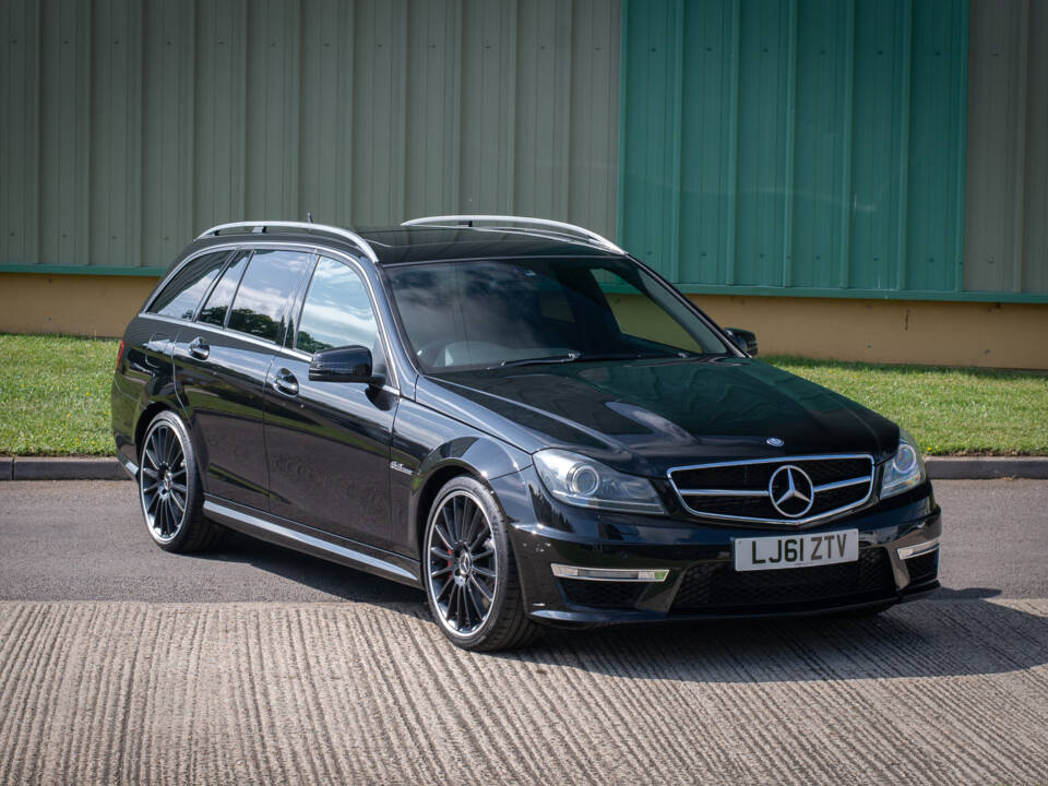 Bild 1/25 von Mercedes-Benz C 63 AMG T (2012)