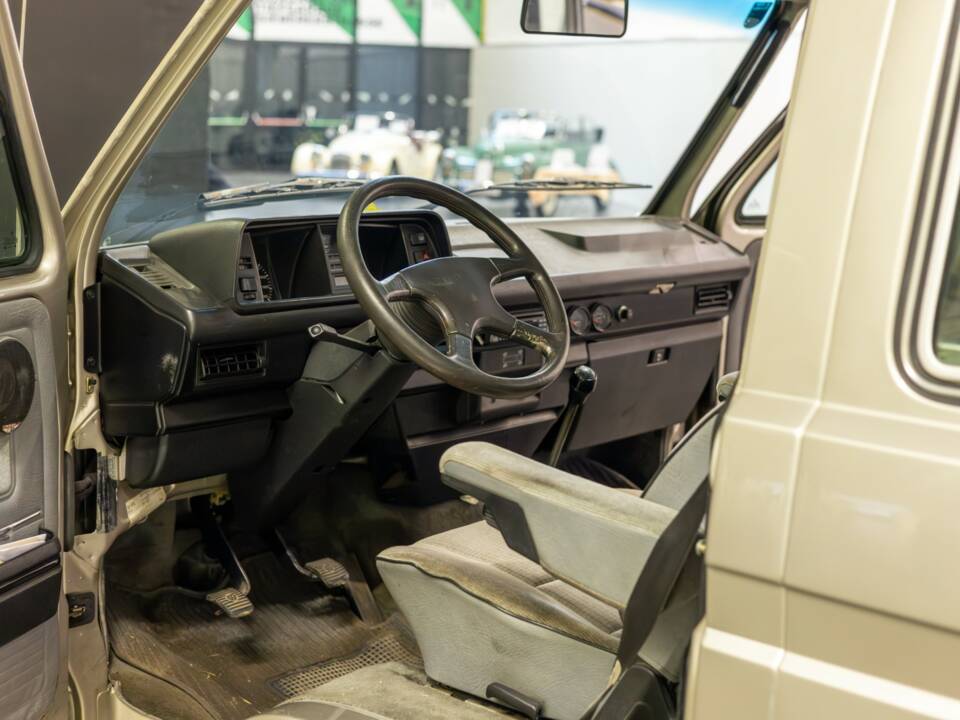 Bild 17/20 von Volkswagen T3 Caravelle wbx6 3.2 Oettinger (1991)