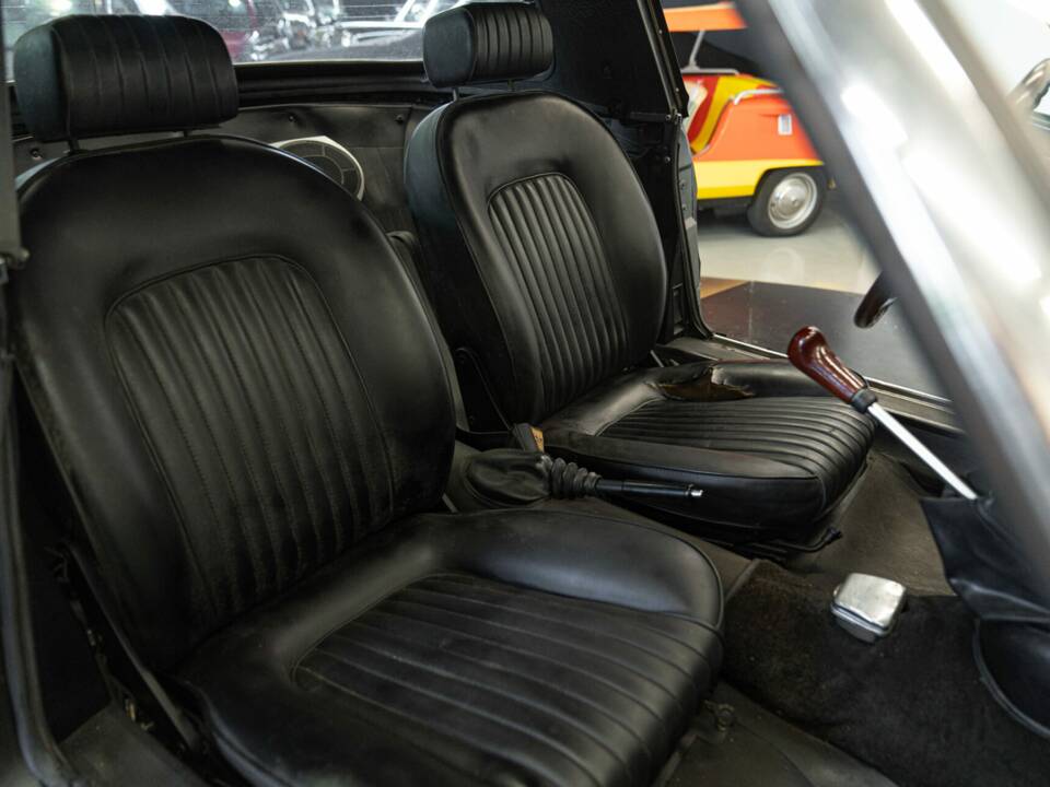 Image 37/50 of Alfa Romeo 1600 Spider (1972)