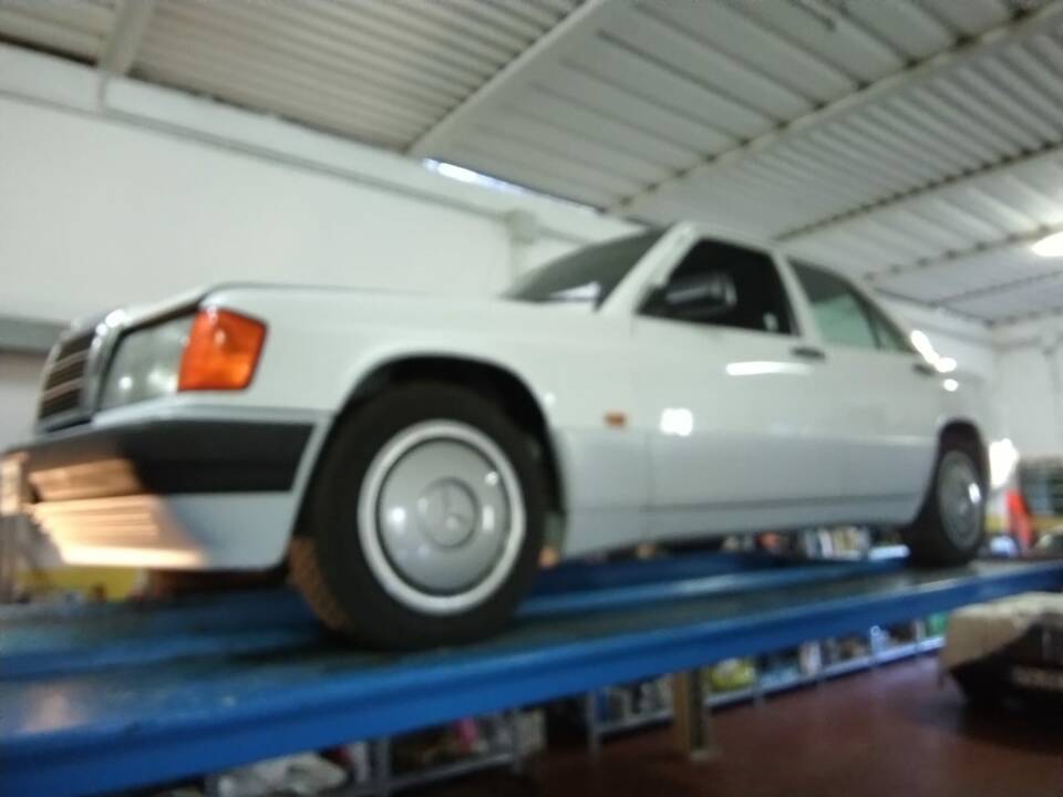 Image 2/36 of Mercedes-Benz 190 D (1993)