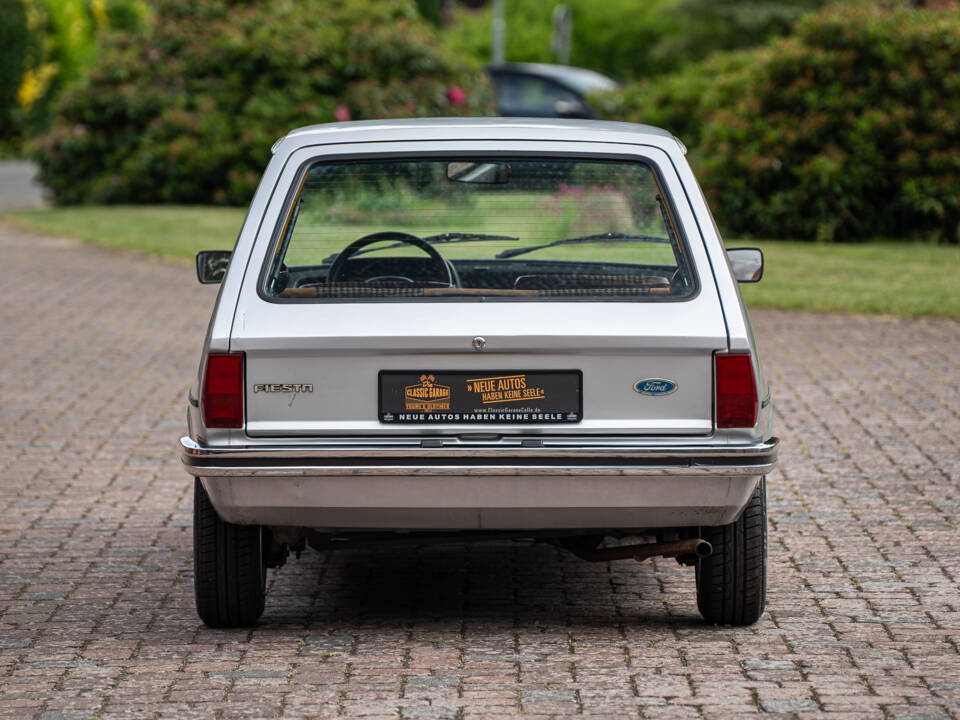 Image 17/36 of Ford Fiesta (1977)