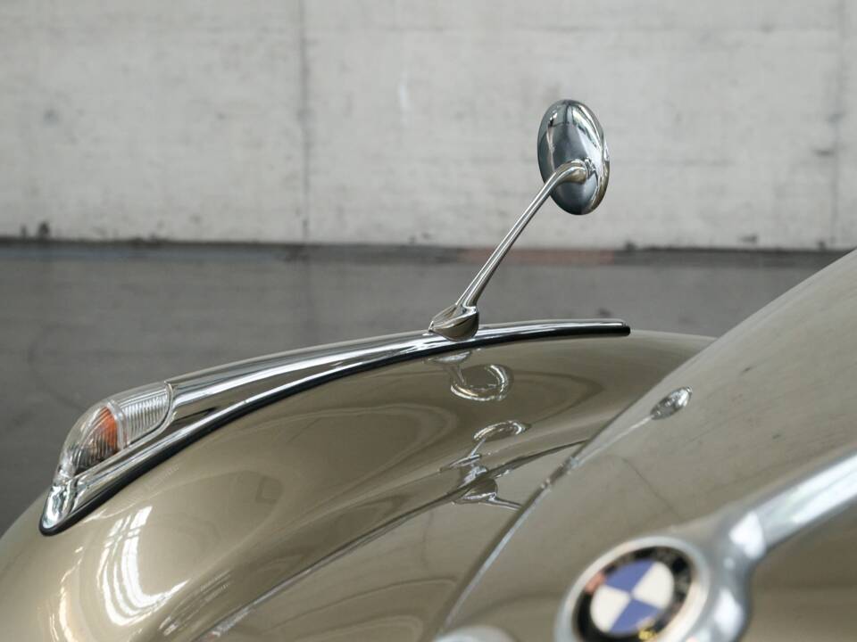 Immagine 11/50 di BMW 502 Baur (1955)